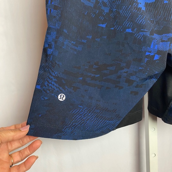 Lululemon Menʻs Pace Breaker Blue and Black Athletic Shorts Small - Picture 6 of 6